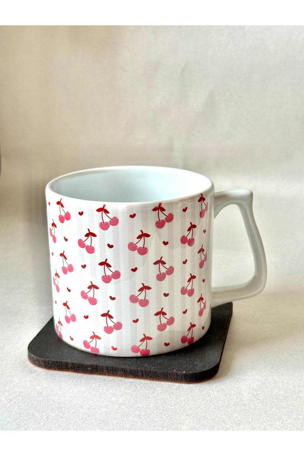 Aşırı Tatlı! Kirazlı Kalpli Kupa Bardak – Pinterest Tarzı Hediye 🍒💖