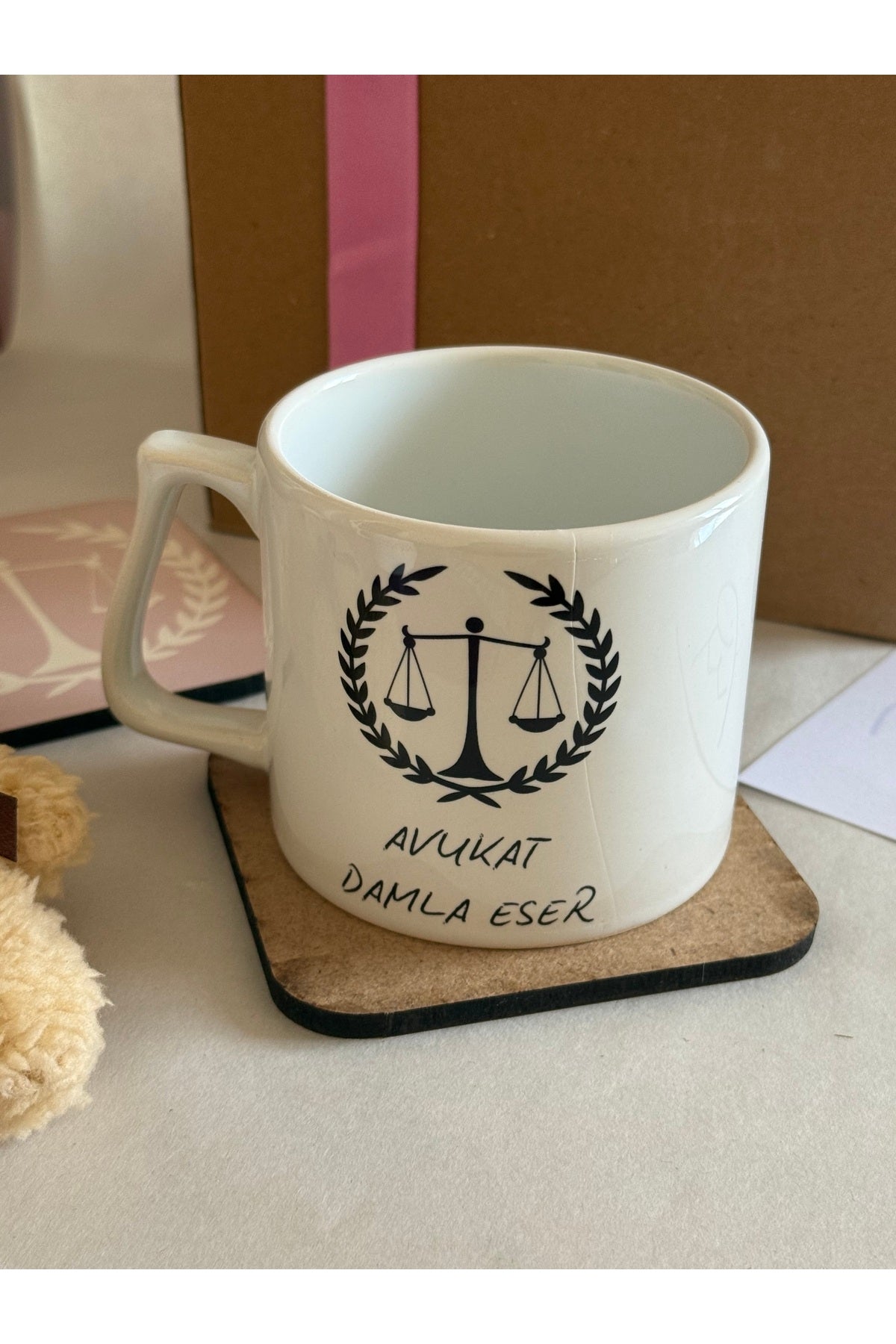Avukata Özel İsimli Kupa – “Av. Damla Eser” Şık & Anlamlı Hediye ⚖️☕