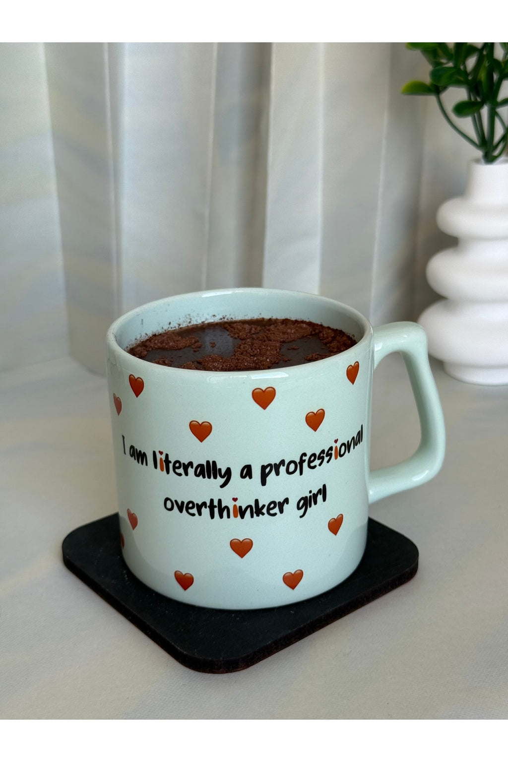 Aşırı Düşünenler Kulübü ☕ Overthinker Yazılı Kupa – Mizahi Hediye 🎁