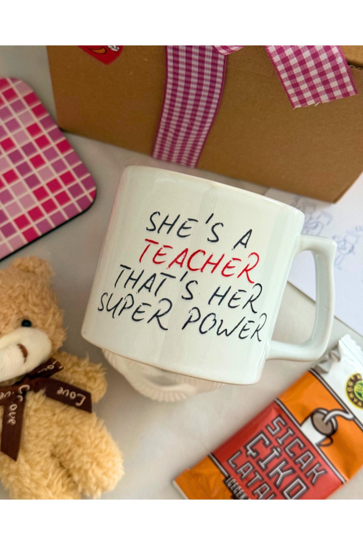 Modern Öğretmen Kupa – Şık & Minimal Hediye Bardak ✨ She’s a Teacher, That’s Her Superpower 💖🦸‍♀️