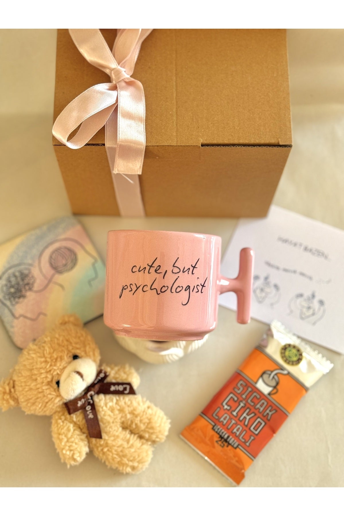 Psikologlara Özel Hediye Seti – Pembe Kupa, Ayıcık & Sıcak Çikolata 💖🧠