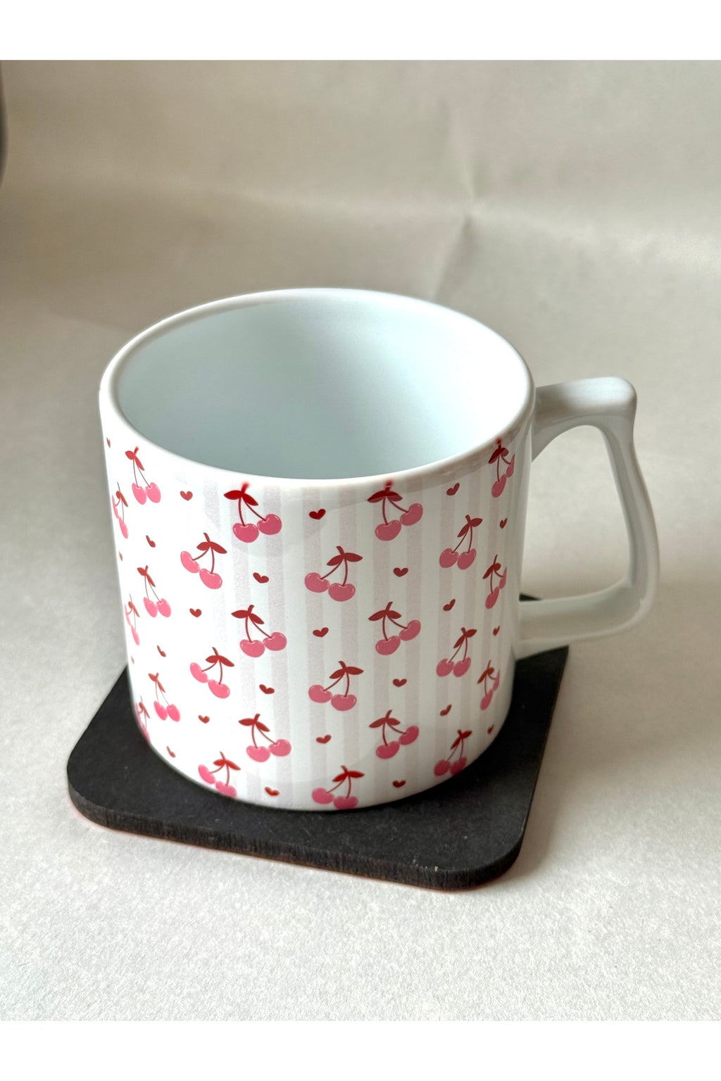 Aşırı Tatlı! Kirazlı Kalpli Kupa Bardak – Pinterest Tarzı Hediye 🍒💖