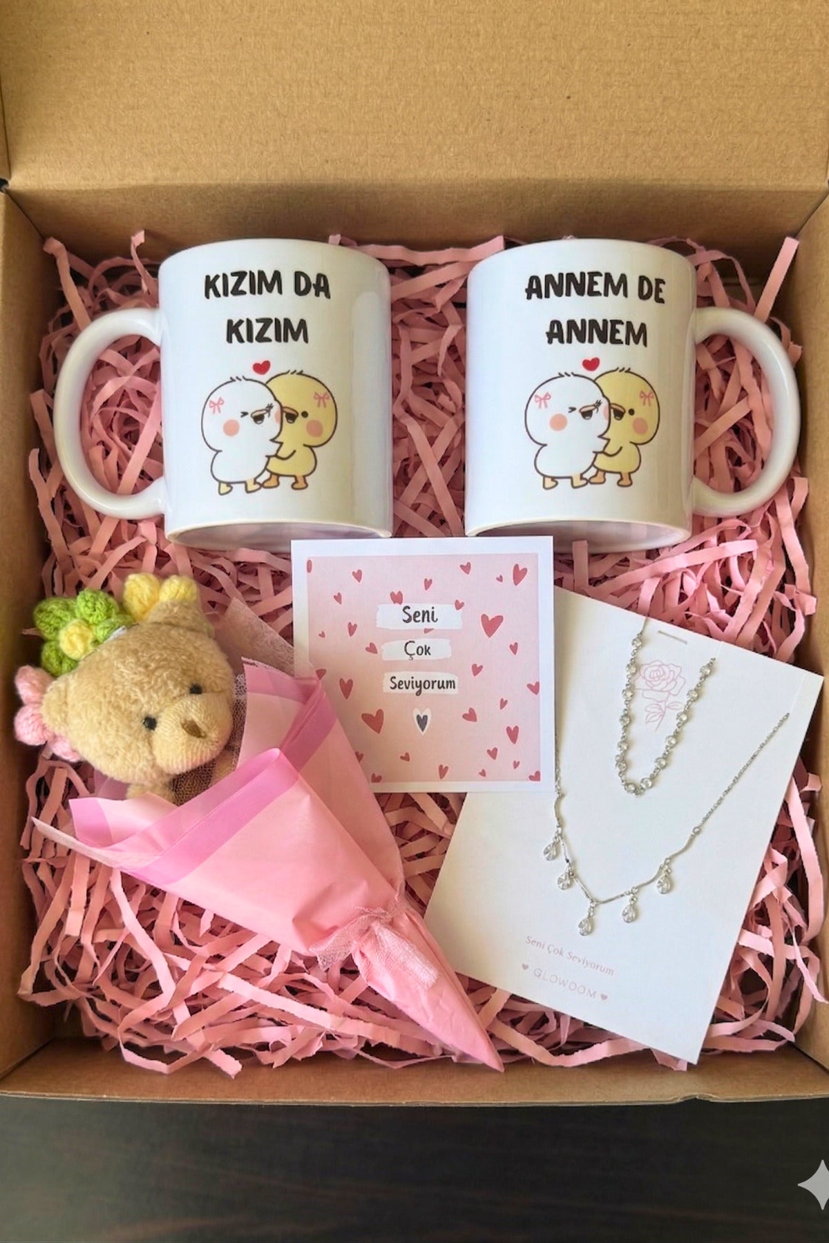 Anneyi Şımartan Hediye Seti – 2’li Kupa, Ayıcıklı Buket & Takı Seti 💖🎁