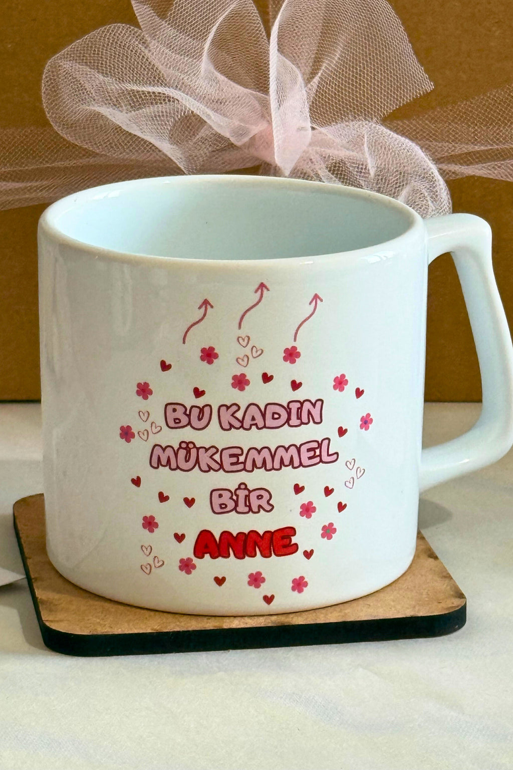 “Bu Kadın Mükemmel Bir Anne” Kupa – Anneler Günü İçin Kalpten Hediye 💖☕