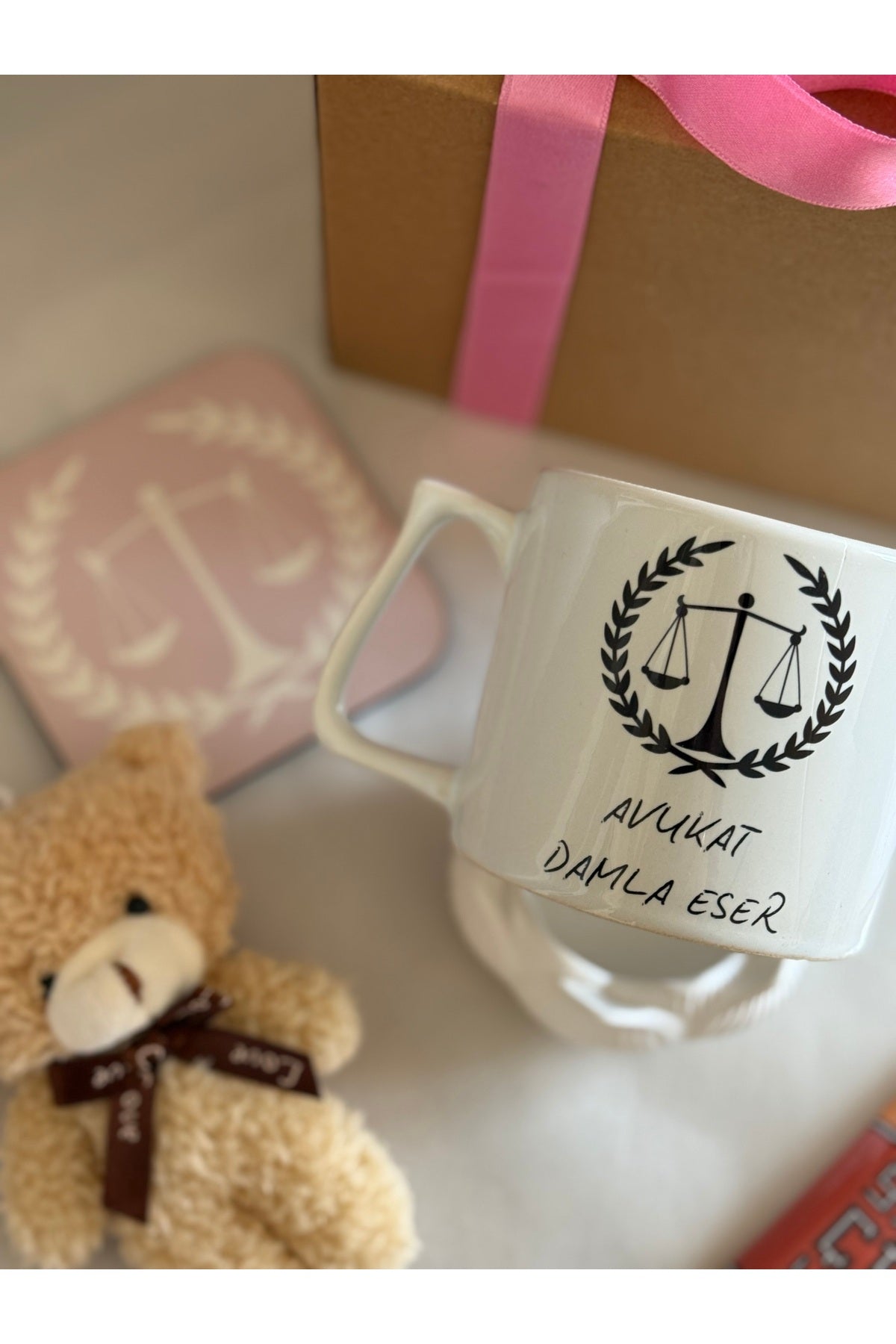 İsme Özel Avukat Hediye Seti – Kupa, Ayıcık & Sıcak Çikolata 💖⚖️