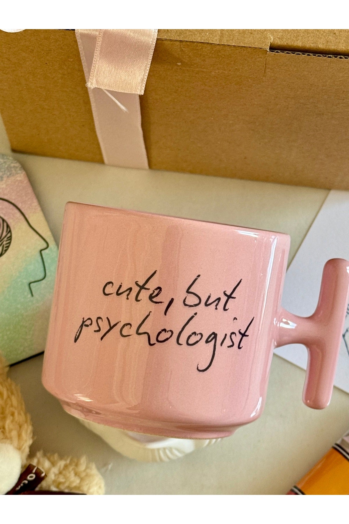 Cute But Psychologist Pembe Kupa – Psikologlara Tatlı & Şık Hediye 🧠💖