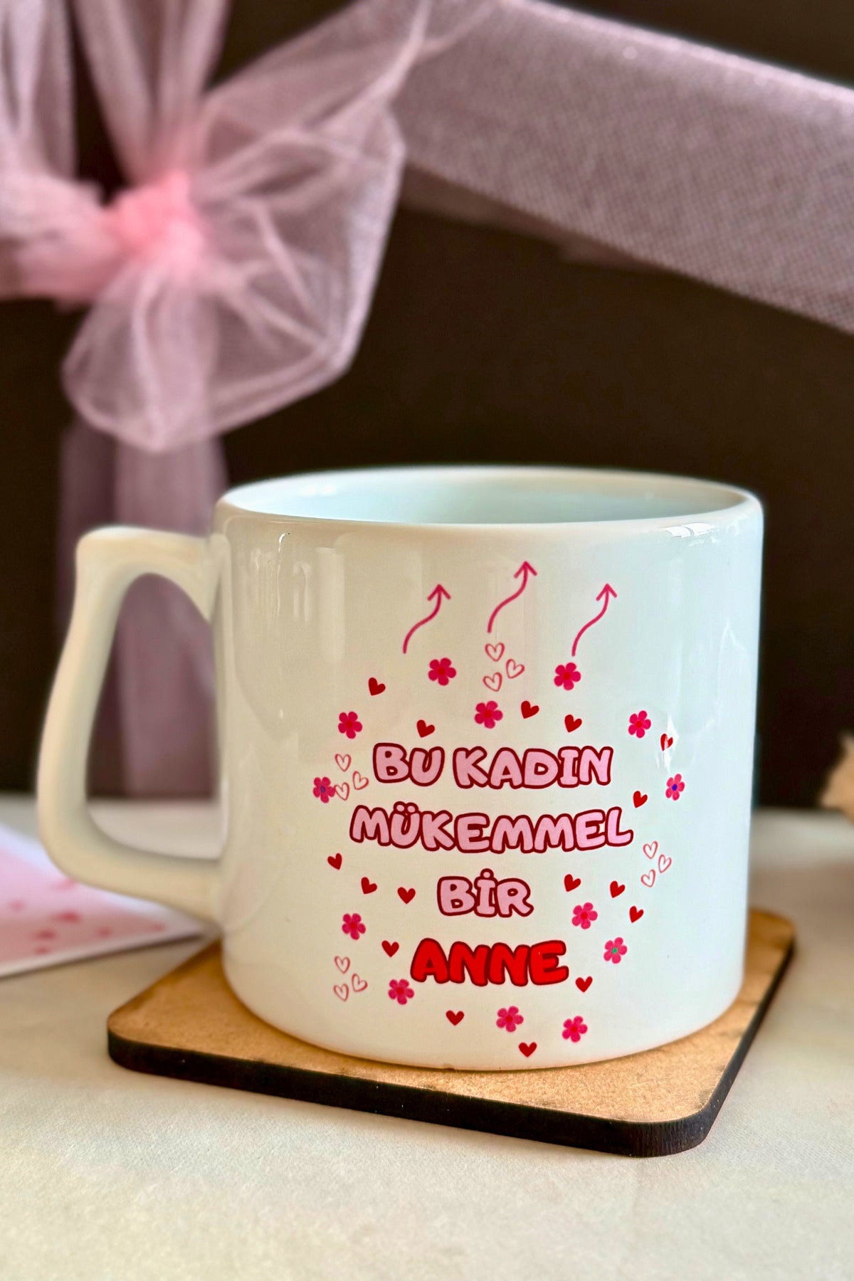 “Bu Kadın Mükemmel Bir Anne” Kupa – Anneler Günü İçin Kalpten Hediye 💖☕