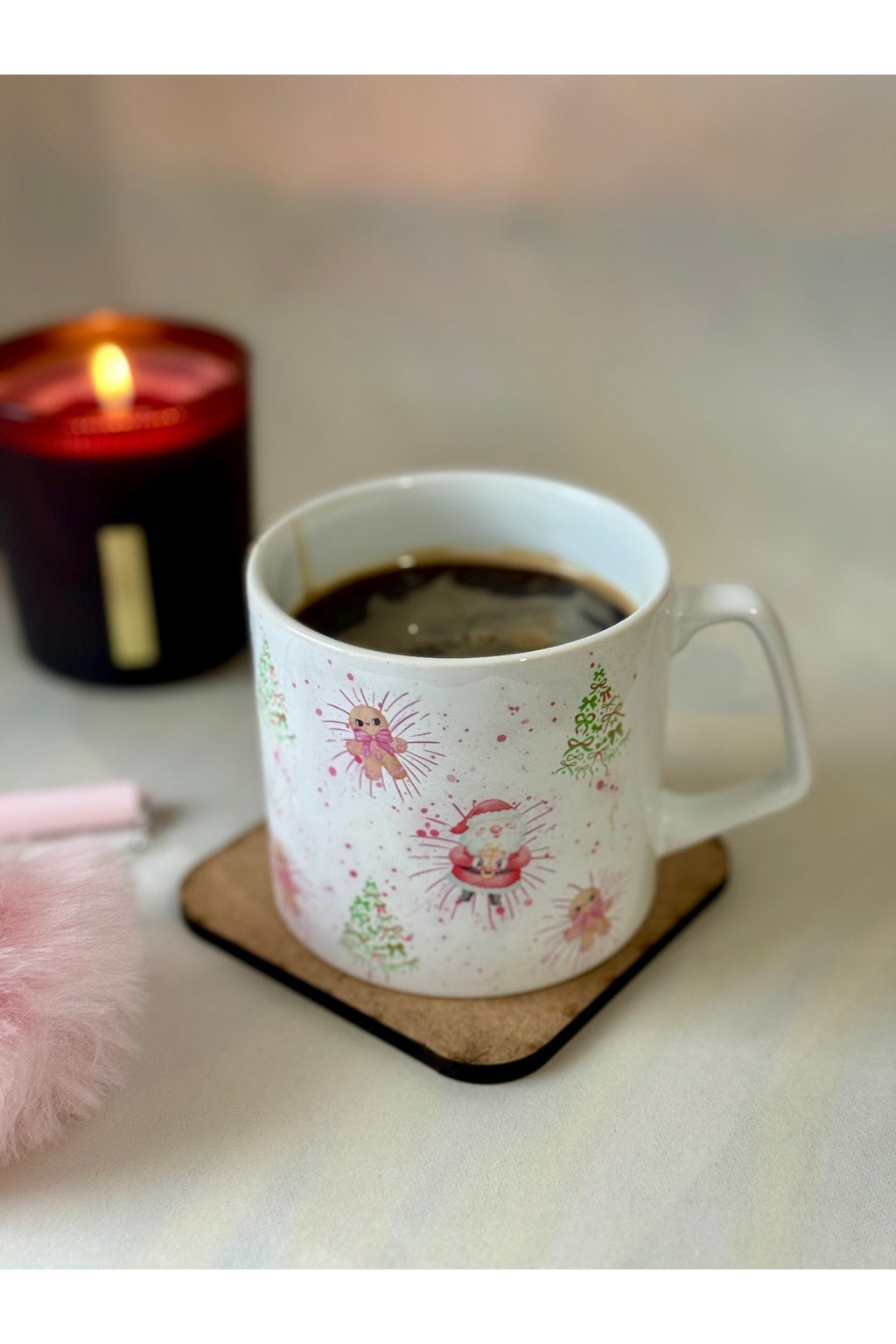 Yılbaşı Ruhunu Taşıyan Kupa – Kurabiye & Çam Ağacı Desenli Şık Hediye 🎄☕