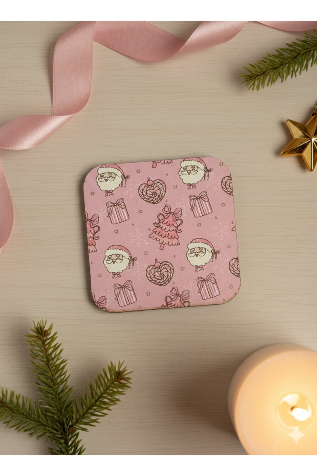 Pembe Yılbaşı Desenli Bardak Altlığı – Noel Baba ve Hediye Kutulu